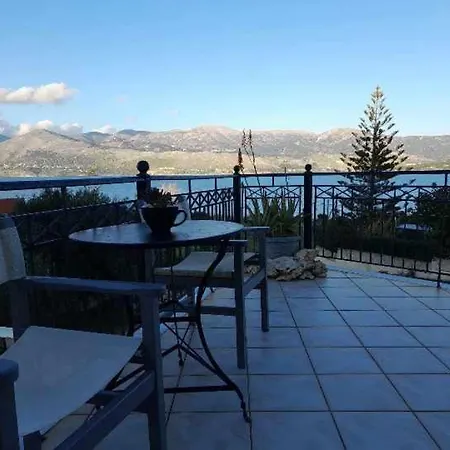 Elia Apartment *