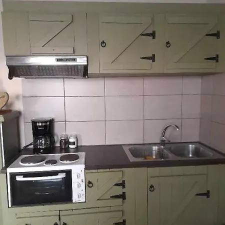 Elia Apartment *